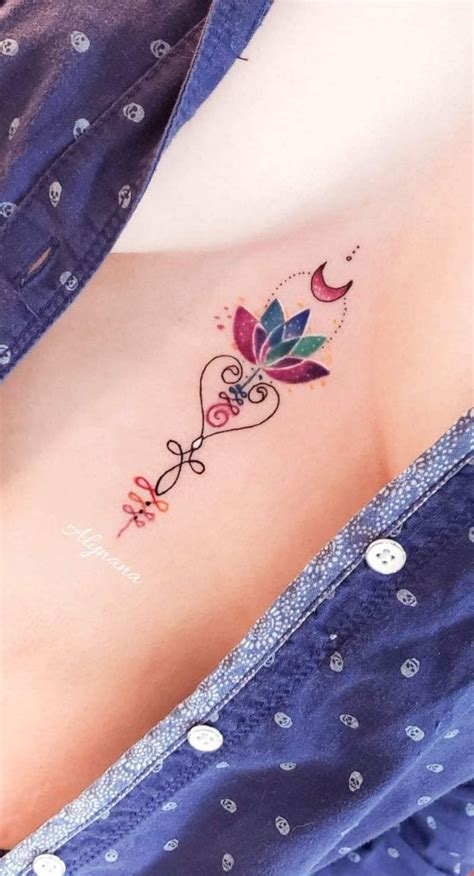 tatuaje entre los senos|tatuajes en el seno